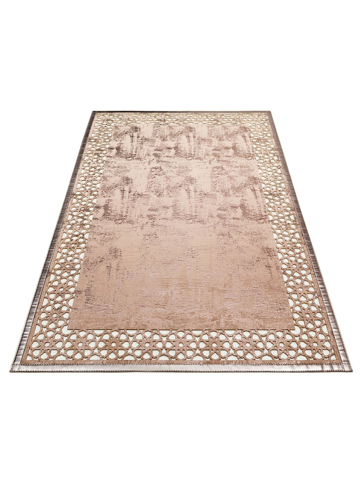 Gravür Klasik Ve Modern İşleme ve Oymaya Sahip Parlak Bordürlü Suni Deri Halı 04 VIZON BRONZE - Carpetdocia