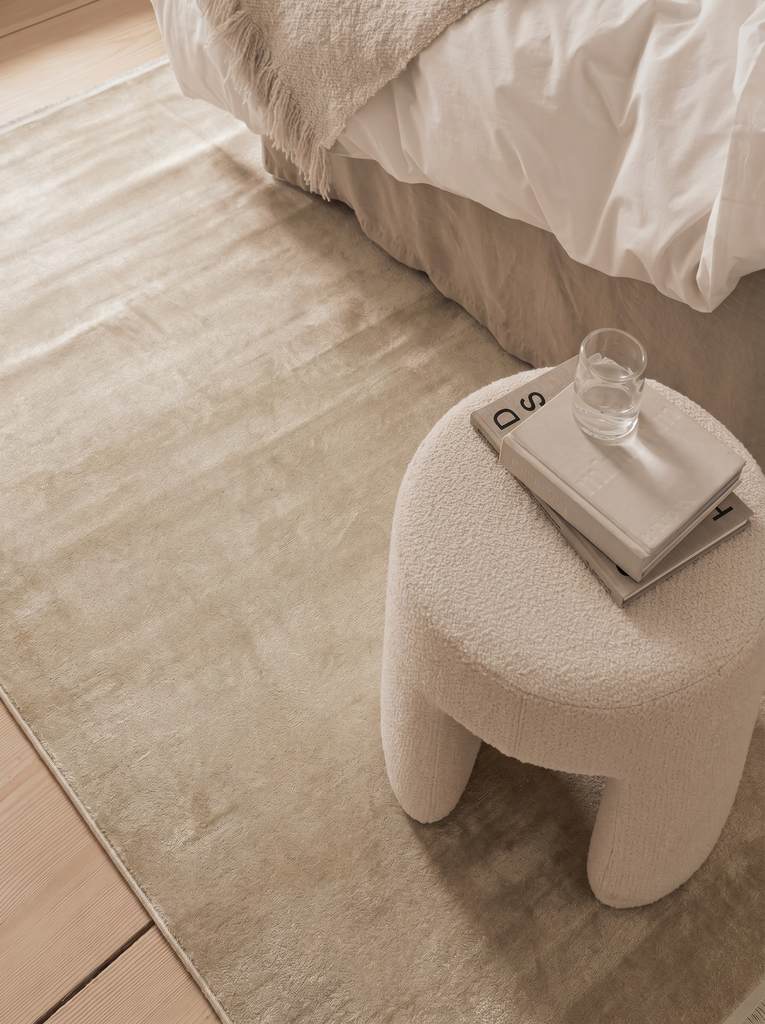 Tapis Uşak Plain 100 % Naturel Couleur Unie Fabriqué à la Main sur des Métiers Spéciaux en Viscose Uşak PLNLAT