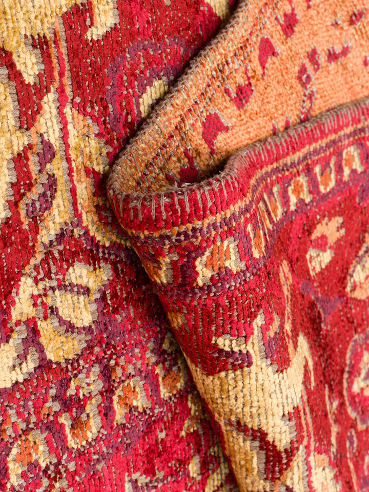 Ruggadocia Tebriz Kırmızı Çiçek Desenli Halı detay